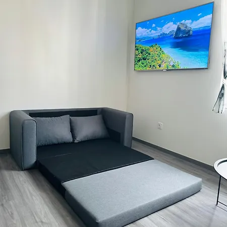 Modern Studio In Apartment *