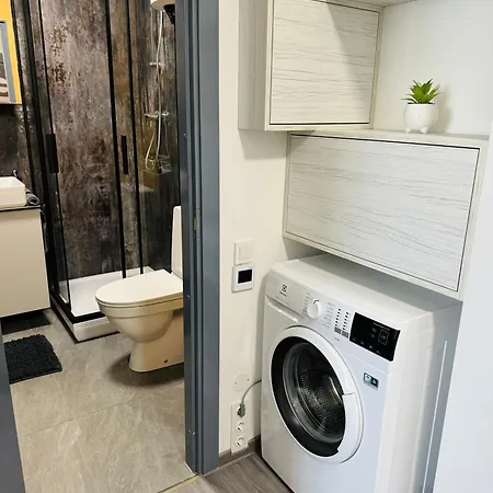 Modern Studio In Apartment *